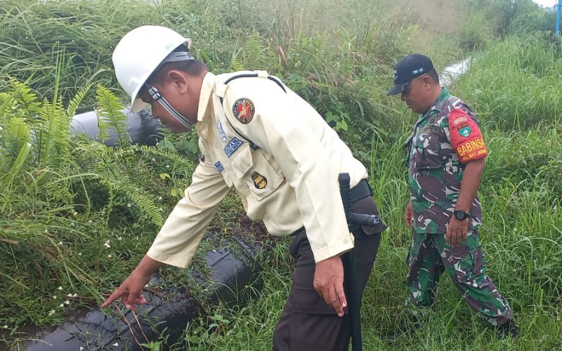 Cegah Gangguan di Jalur Pipa, Babinsa Bukit Kapur Lakukan Patroli Bersama SKK Migas dan PHR