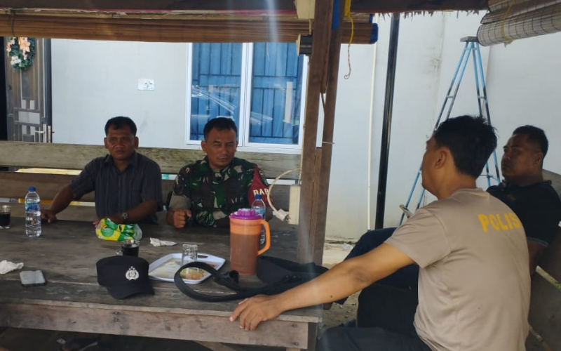 Babinsa Koramil 03 Sungai Sembilan Tingkatkan Kemanunggalan TNI–Rakyat Lewat Komsos