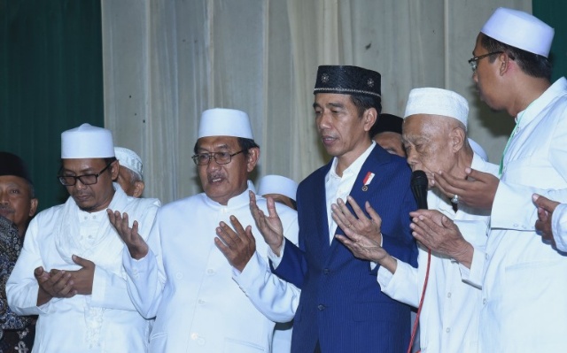 Kunjungi Ponpes Langitan, Presiden Jokowi Ajak Santri Jaga Persatuan dan Kerukunan