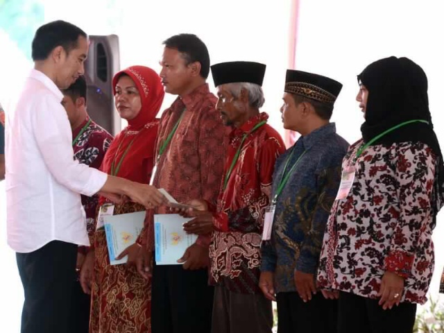Targetkan 370 Ribu Sertifikat di Jabar, Presiden Jokowi: BPN Agar Cepat Layani Rakyat