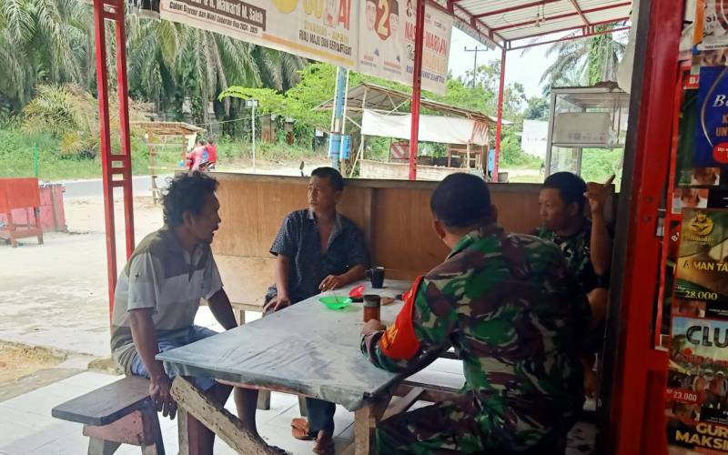 Di Kelurahan Kampung Baru, Babinsa Jalin Silaturahmi dengan Tokoh Masyarakat