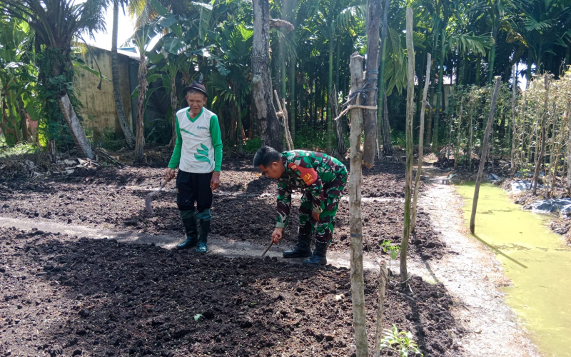 Cegah Karhutla, Babinsa Koramil 01 Dumai Edukasi Warga soal Bahaya dan Sanksi Hukum