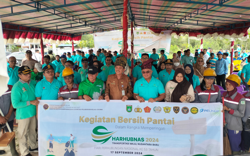 Peringati Harhubnas 2024, KSOP Kelas I Dumai Giat Bersihkan Pantai