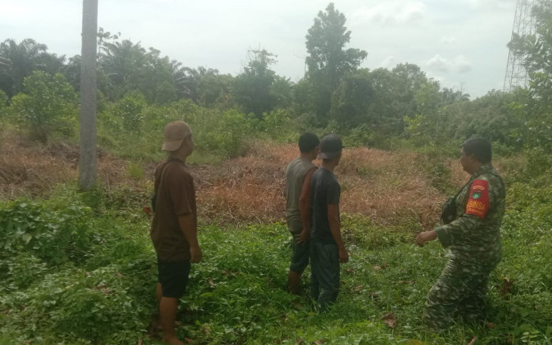 Cegah Karhutla, Babinsa Teluk Makmur Turun Langsung Edukasi Warga