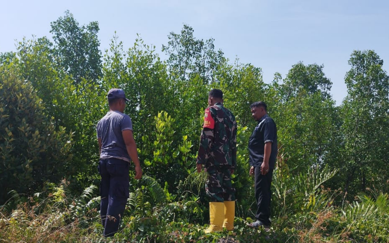 Patroli Babinsa Batu Teritip Pastikan Wilayah Aman dari Titik Api dan Asap