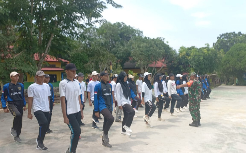 Babinsa Bukit Nenas Latih PBB, Upaya Untuk menanam Kedisiplinan Pelajar