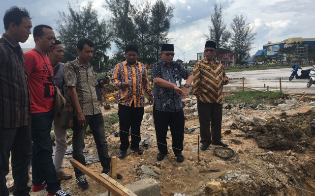Sekda Dumai Tinjau Pembangunan Astaka MTQ Tingkat Riau di Taman Bukit Gelanggang
