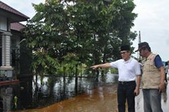 Tinjau Banjir di Kelurahan Bumi Ayu, Wako: Dumai Butuh Rp250 Miliar untuk Atasi Banjir