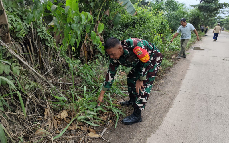 Gotong Royong Bersama Warga, ini Pesan Serda Miftah
