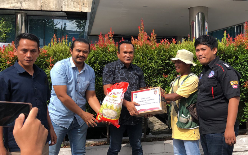 Dua Penyandang Disabilitas di Pekanbaru Dapat Bantuan dari Ditintelkam Polda Riau