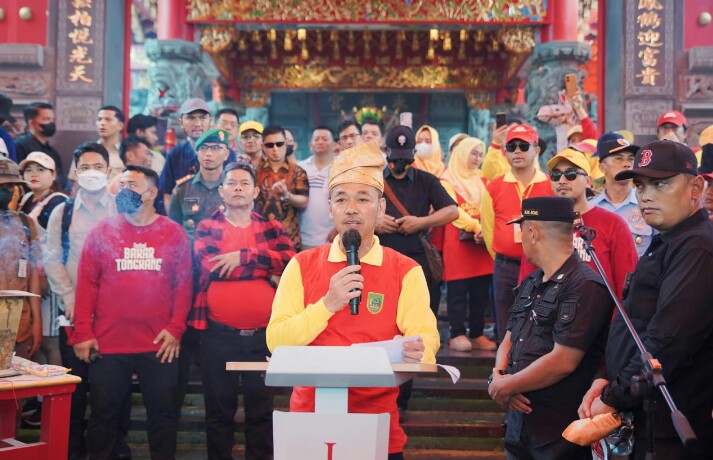 Bupati Rohil Sambut Rombongan Tamu Event Ritual Bakar Tongkang 2023