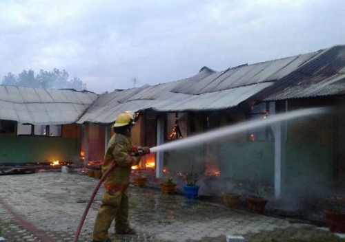 Kebakaran Hebat Hanguskan TK Negeri Pembina di Tapung