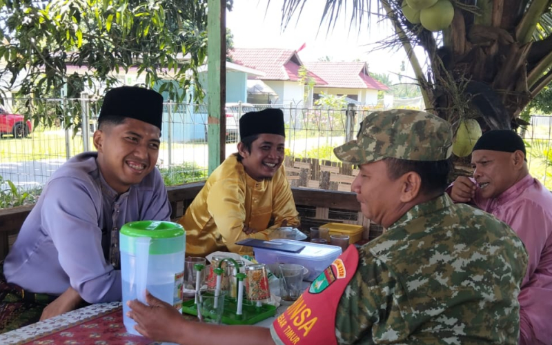 Patroli Jalur Pipa PHR di Bukit Kapur, Babinsa Imbau Warga Hindari Aktivitas Berbahaya