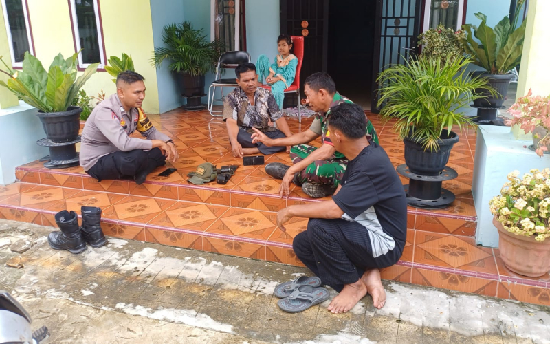 Jalankan Program Komsos, Babinsa Koramil 02 Bukit Kapur Sambangi Masyarakat