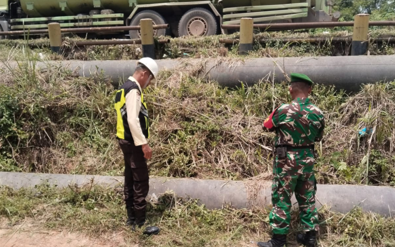 Babinsa Koramil 01 Dumai Imbau Warga Tak Beraktivitas di Jalur Pipa Pertamina