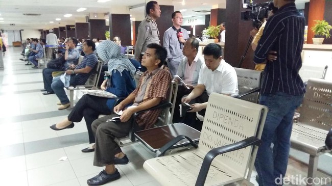 Tarif Baru STNK Resmi Berlaku, Samsat Polda Metro Ramai Pengantre