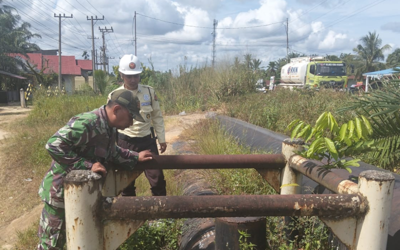 Pastikan Aset Vital Aman, Koramil 02 Lakukan Patroli Jalur Pipa dari Km 11 hingga RT 16