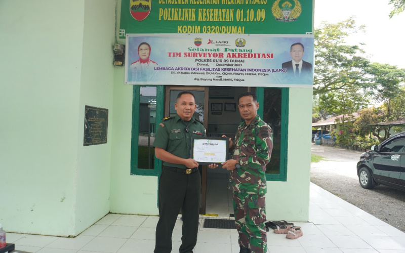 Dandim Dumai Apresiasi Kepala Klinik Polkes, Raih Penghargaan Paripurna