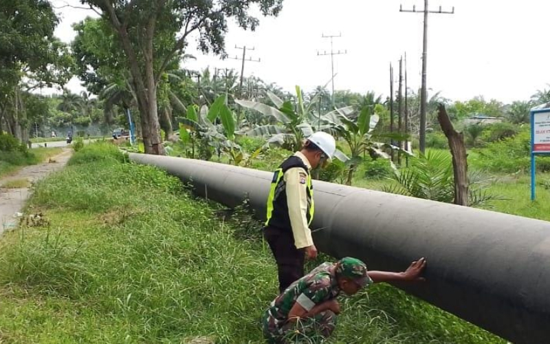 Bersinergi Dengan Sekuriti Pertamina, Babinsa Patroli di Wilayah Koramil 01