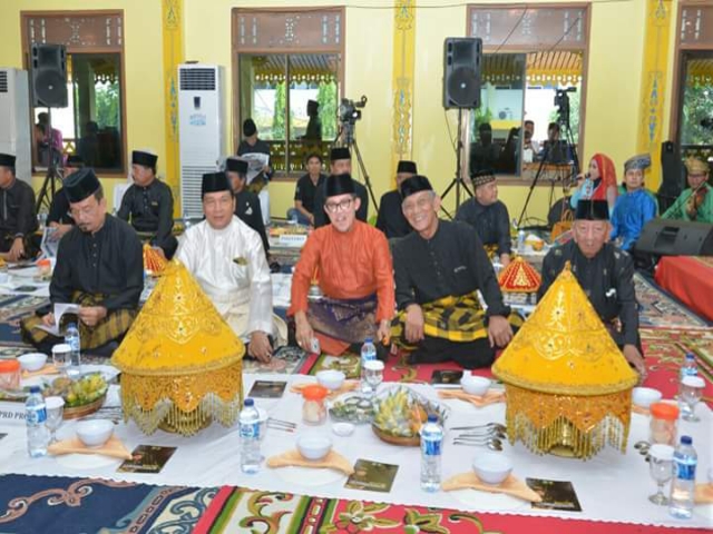 Wako Dumai H. Zulkifli As Hadiri Acara Penambalan Gelar Datuk Kepada Gubernur Riau