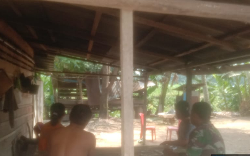 Jalin Silaturahmi dan Keakraban, Babinsa Koramil 03 Sambangi Masyarakat