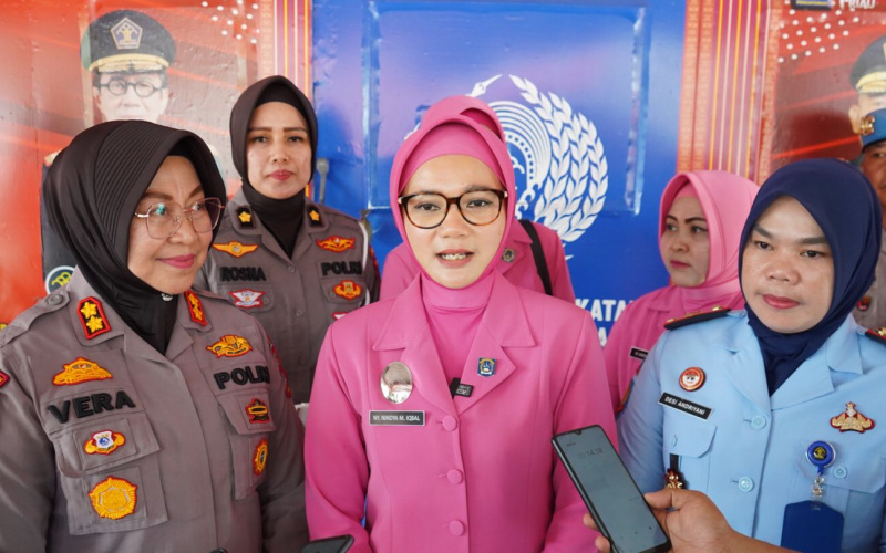 HUT Polwan ke 75, Ketua Bhayangkari Riau Sambangi Lapas Perempuan