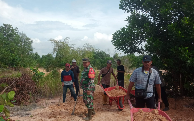 Koramil 02 Bukit Kapur Menjaga Lingkungan dari Karhutla