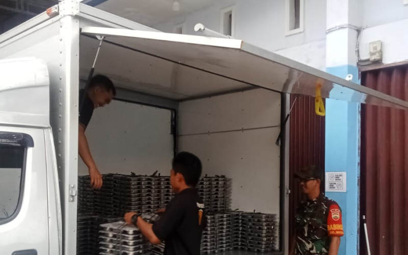 Bersama Yayasan Kasih Indonesia, Kodim Dumai Salurkan Ribuan Makanan Bergizi