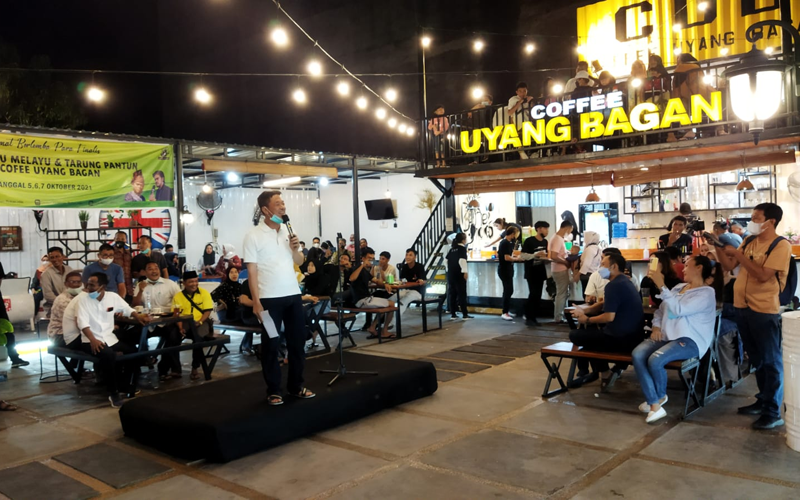Diselenggarakan DKD, Bupati Rohil Buka Festival Lagu Melayu dan Tarung Pantun