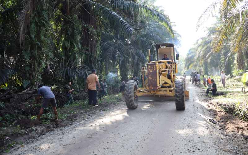 Pengerasan Jalan Sukajadi oleh Satgas TMMD Kodim Dumai Sudah Capai 90 Persen