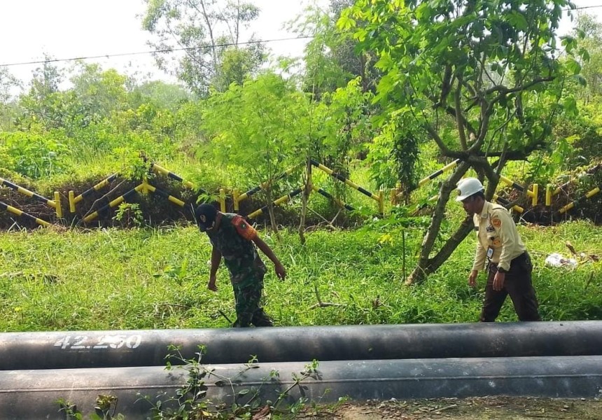 Babinsa dan Security PHR Sisir Jalur Pipa Minyak, Warga Diimbau Ikut Jaga Keamanan
