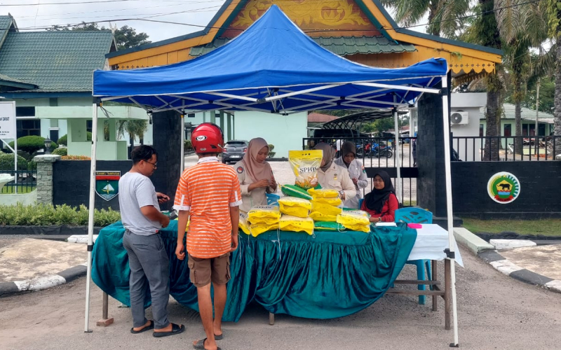 Bersama Bulog, Kodim Dumai Hadirkan Beras Murah untuk Ringankan Beban Warga