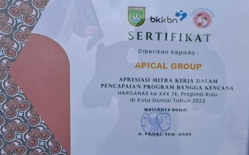 Apical Terima Penghargaan dari Pemko Dumai