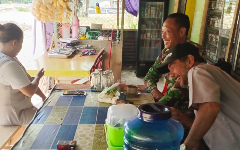 Bersama SKK Migas, Babinsa Koramil 02 Patroli Keamanan Pipa Minyak