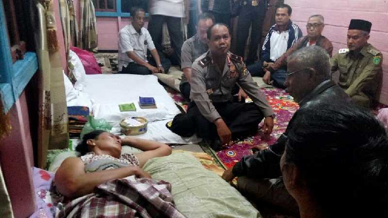 Kapolda Riau Sambangi Rumah Duka Dua Korban Meninggal di Meranti