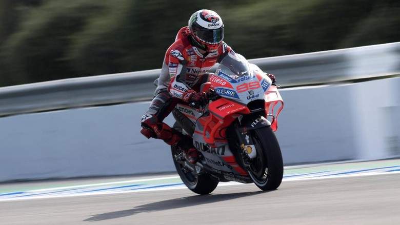 Alberto Puig : Lorenzo Takkan Terbiasa Dengan Motor Ducati