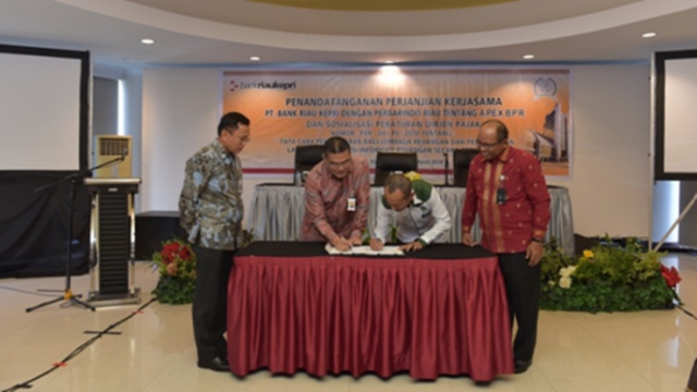 Bank Riau Kepri Teken MOU dengan Perbarindo Riau