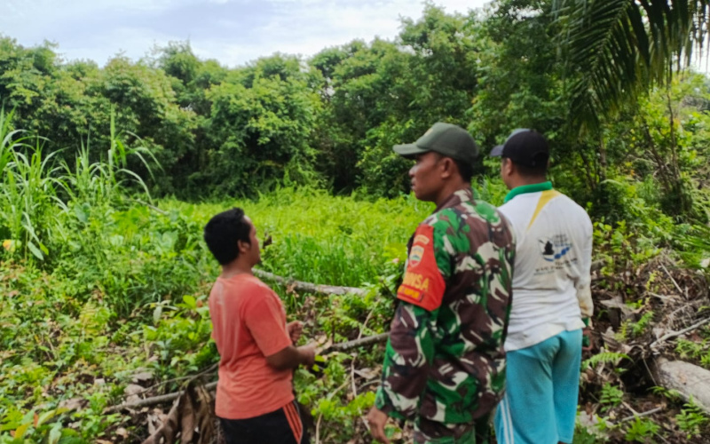 Serda M Andi Darmawan Didampingi Warga Patroli Karhutla di Titik Rawan