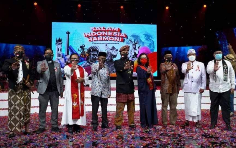 Boy Rafli Pakai Kostum Adat Minang Saat Deklarasi Kesiapsiagaan Nasional di Acara Salam Indonesia Harmoni