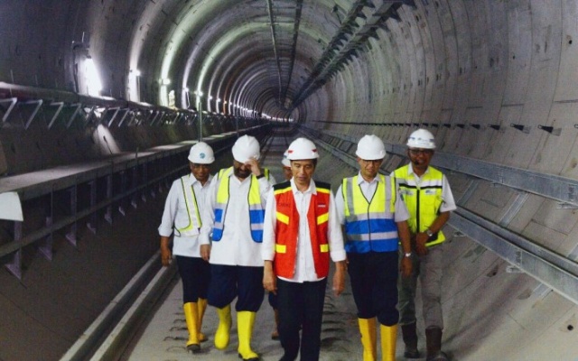 Jokowi Targetkan Proyek MRT Jakarta Selesai dan Beroperasi Maret 2019