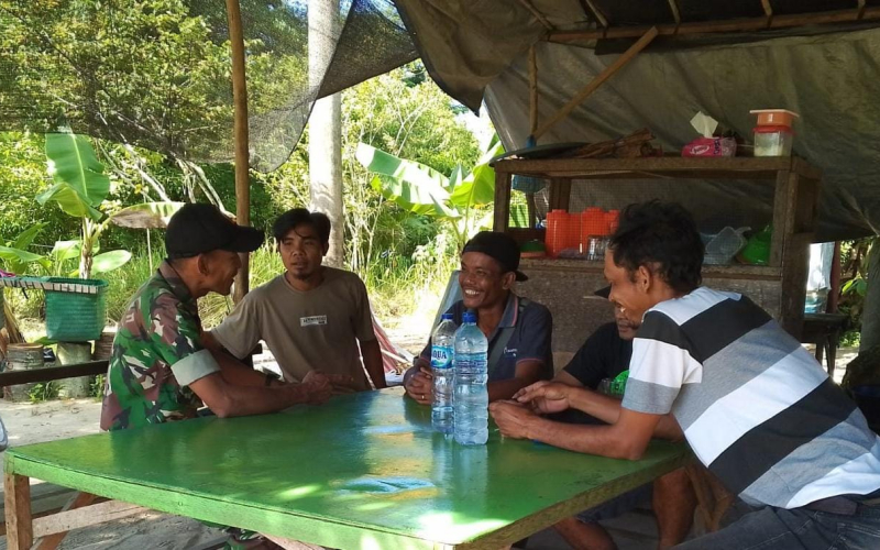 Sertu Nono Supriadi Patroli Penguatan Binter di Area Pipa Minyak