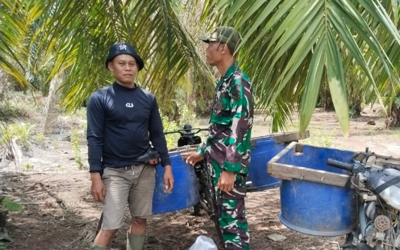 Babinsa Tanjung Penyembal Gelar Patroli dan Sosialisasi Cegah Karhutla