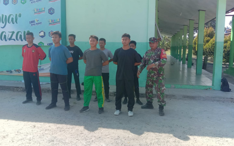 Babinsa Koramil 02/BK Giat Pembinaan dan Pelatihan Pegasus di SMKN 6