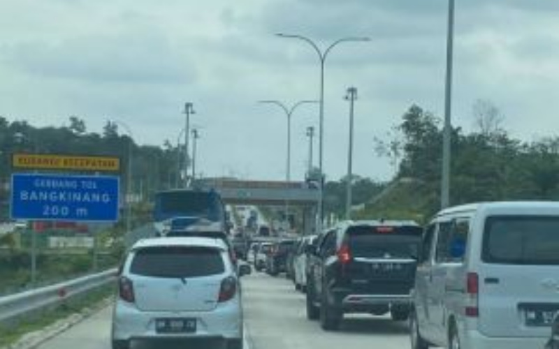 Hari Kedua Beroperasi, 1.033 Unit Kendaraan Masuk Tol Bangkinang - Tanjung Alai