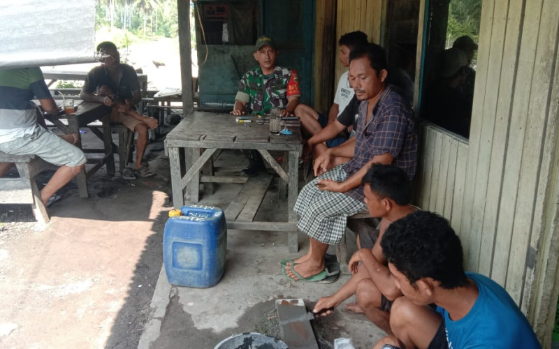 Babinsa Sertu Jainal Arifin Rutin Komunikasi Sosial dengan Masyarakat