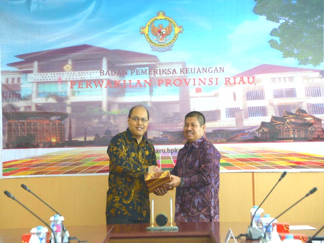Bupati Bengkalis Sampaikan LKPD 2016 ke BPK RI Riau