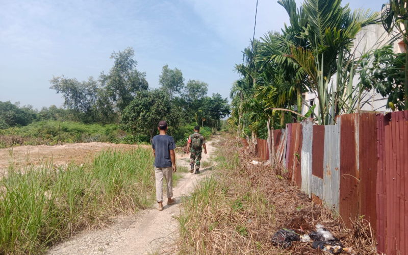 Babinsa Koramil 01/Dumai Sosialisasikan Bahaya Bakar Lahan ke Petani Purnama