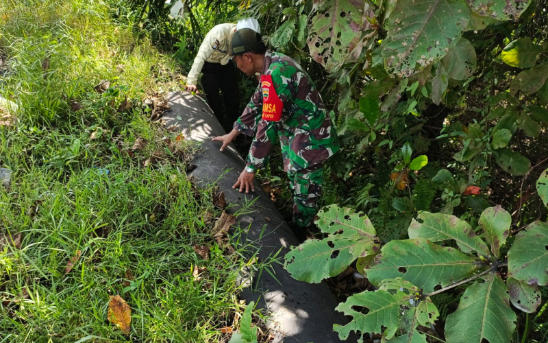 Koramil 02 Bukit Kapur Patroli Jaga Keamanan Pipa Minyak