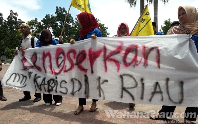 Dugaan Politik Praktis Kadisdik Riau, PMII Gelar Aksi Damai di Kantor DPRD Dumai