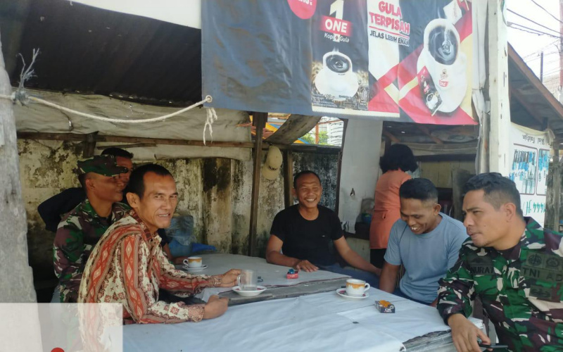 Babinsa Koramil 03 Laksanakan Komsos dengan Para Petani Timun